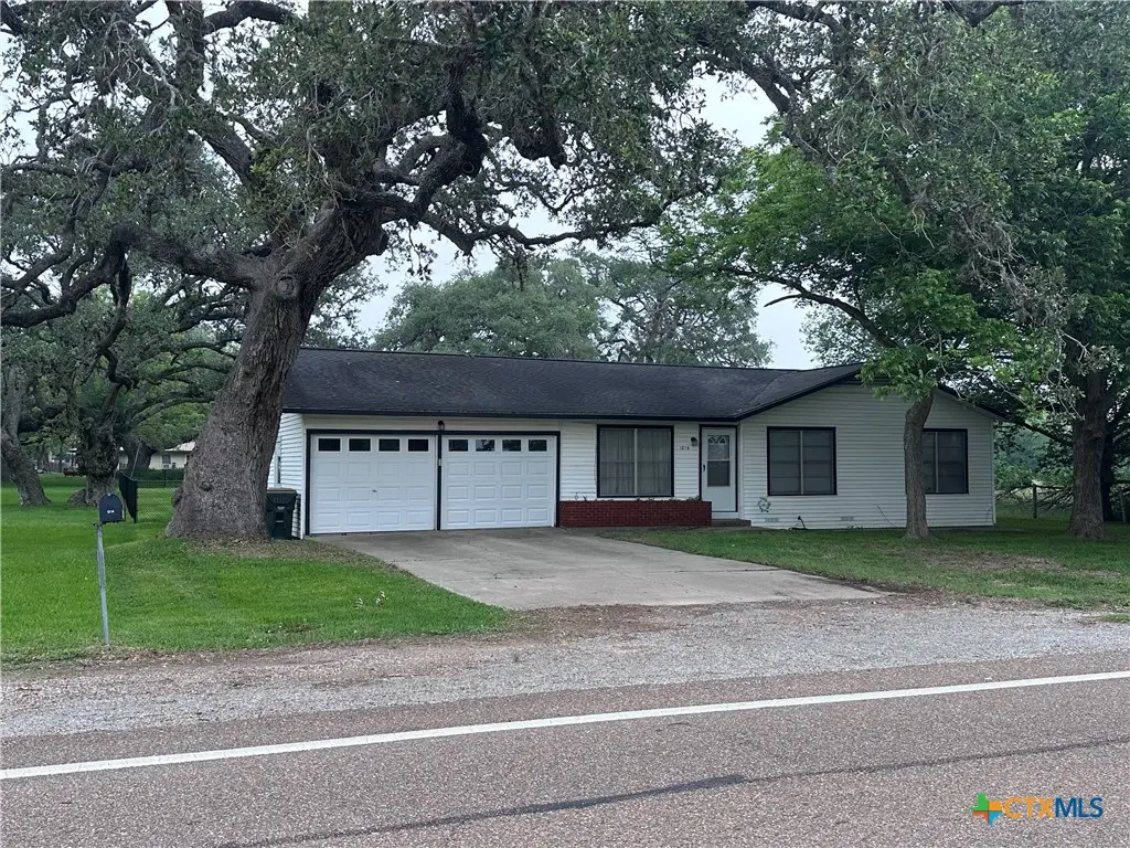 1214 Macarthur, Cuero, TX 77954 - #1