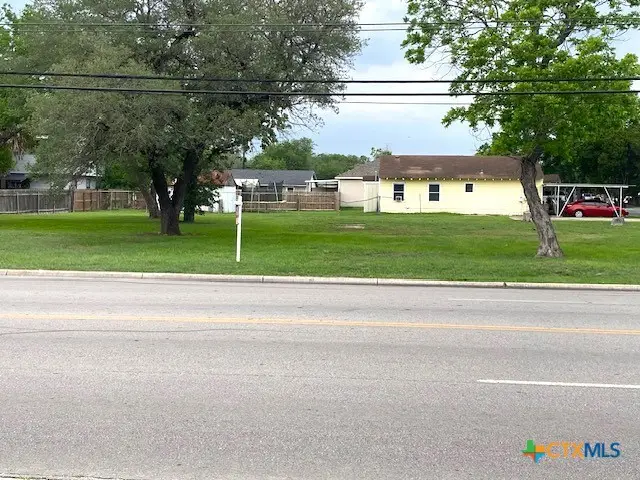 1008 E Red River Street, Victoria, TX 77901 - #2