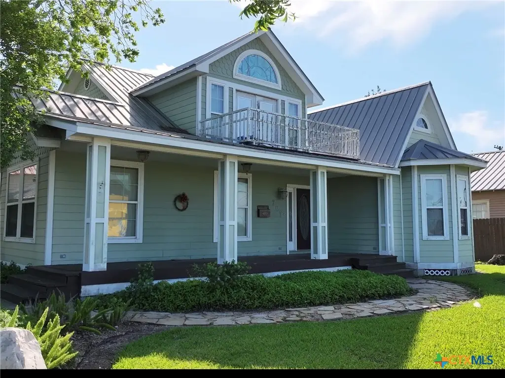 207 S Commerce Street, Port Lavaca, TX 77979 - #1