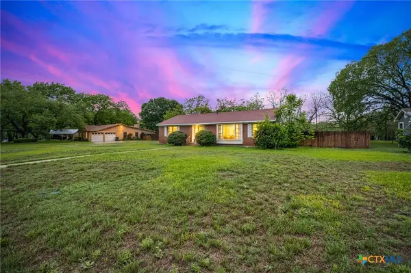 908 S Laurel Avenue, Luling, TX 78648