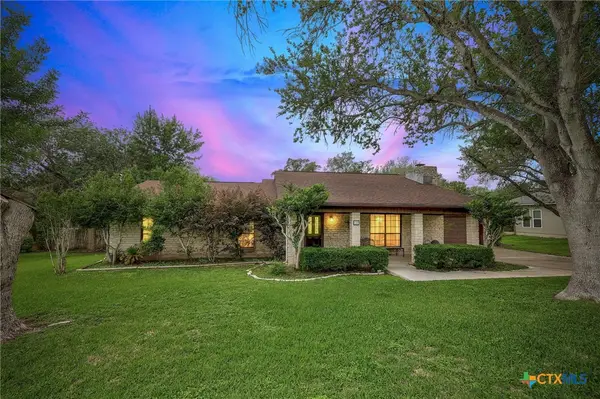 150 Oak Creek Circle, Luling, TX 78648