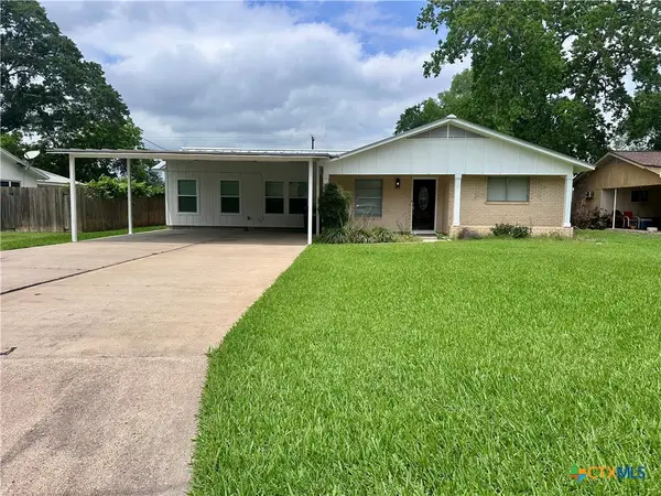 608 W Thomas, Cuero, TX 77954