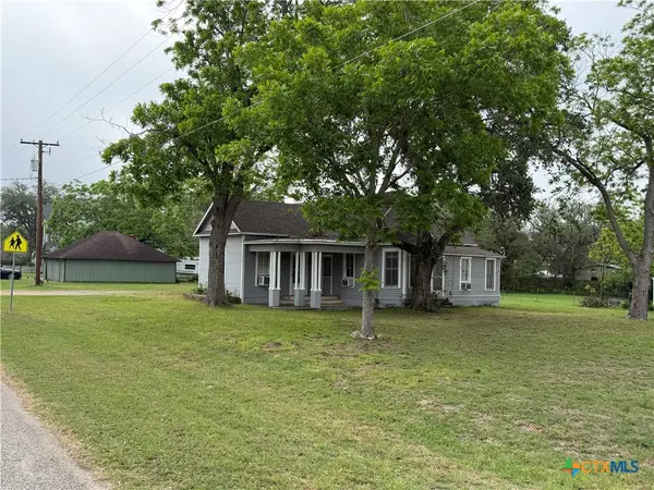239 W High Street, Goliad, TX 77963