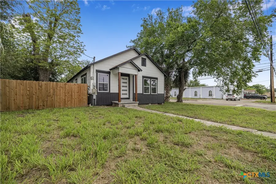 814 S Laurent Street, Victoria, TX 77901 - #2