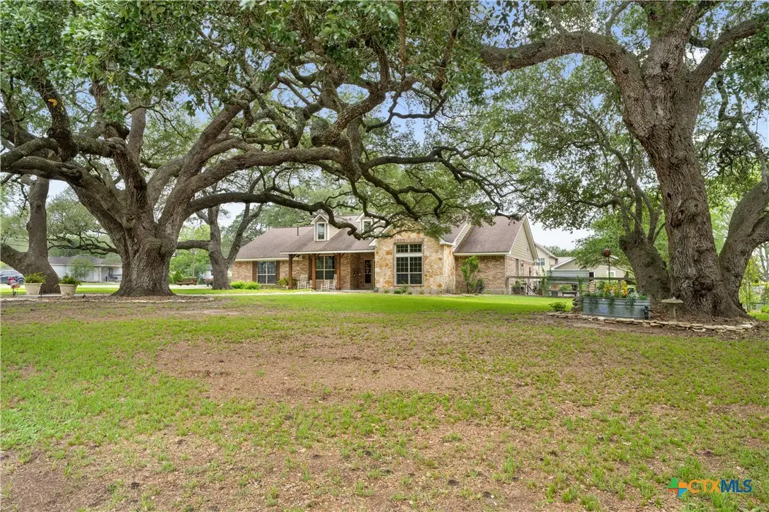 618 S Hudson Street, Flatonia, TX 78941 - #1