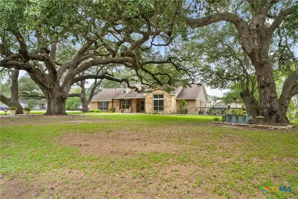 618 S Hudson Street, Flatonia, TX 78941