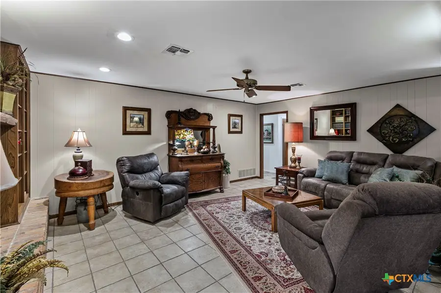 302 E Upshaw Avenue, Temple, TX 76501 - #3