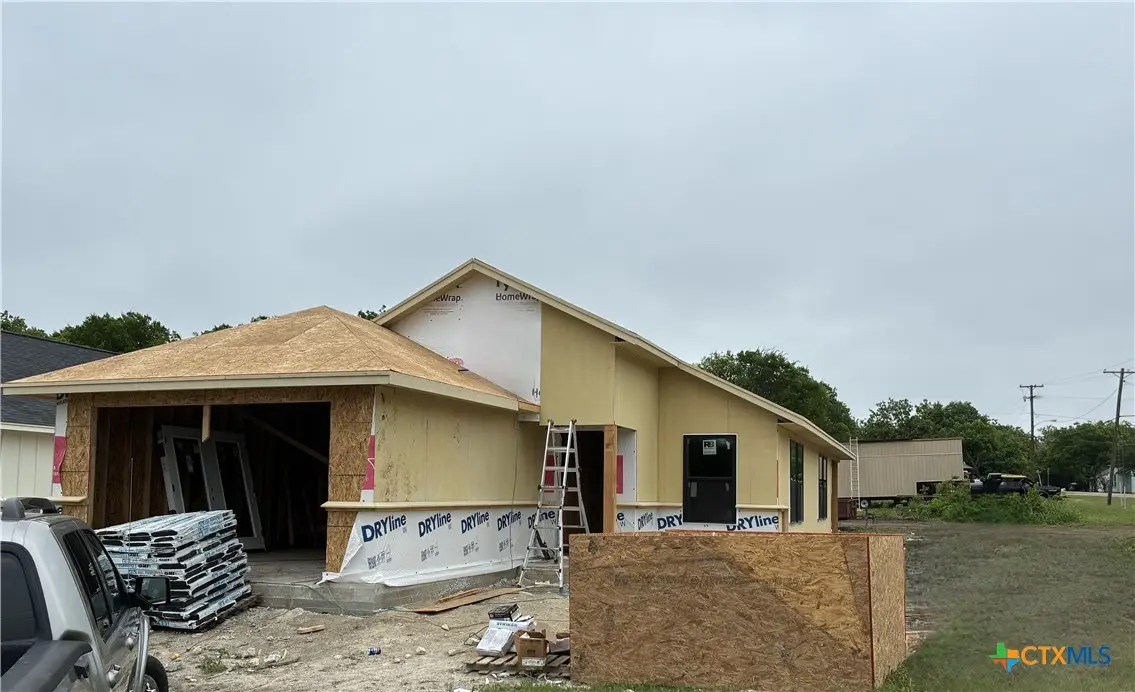 129 Avenue B, Moody, TX 76557 - #1