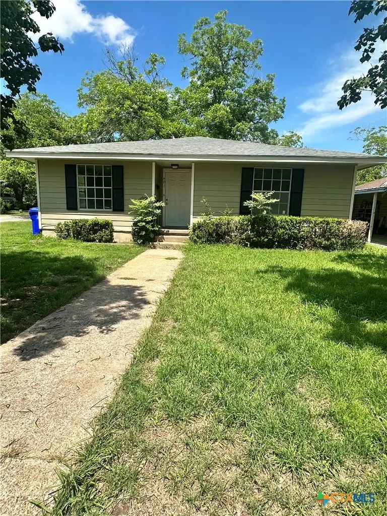 401 Walnut, Yoakum, TX 77954 - #1