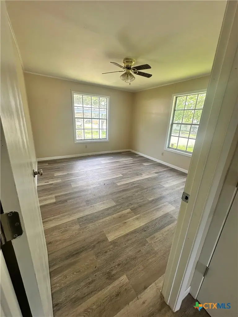 401 Walnut, Yoakum, TX 77954 - #3