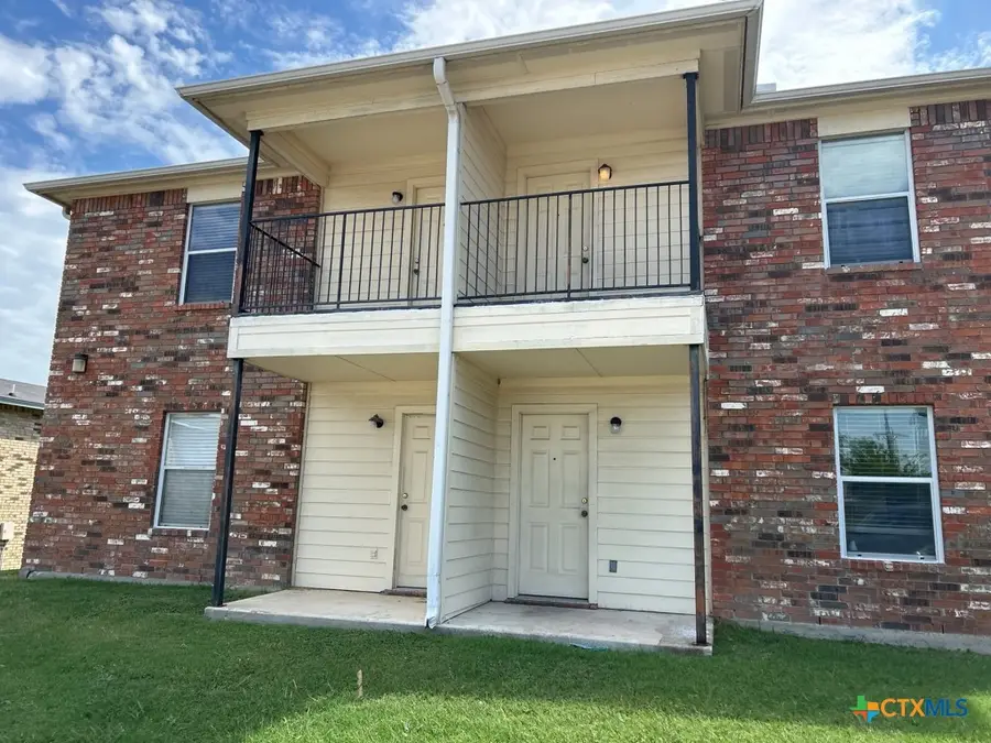 105 W Truman Avenue, Copperas Cove, TX 76522 - #2
