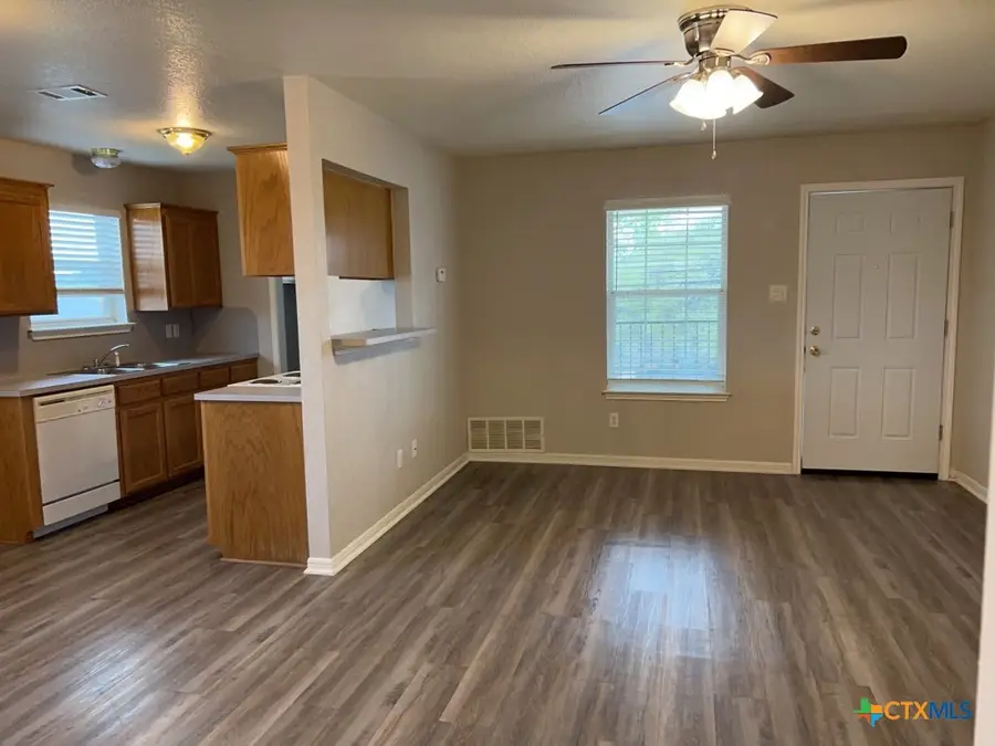 105 W Truman Avenue, Copperas Cove, TX 76522 - #3