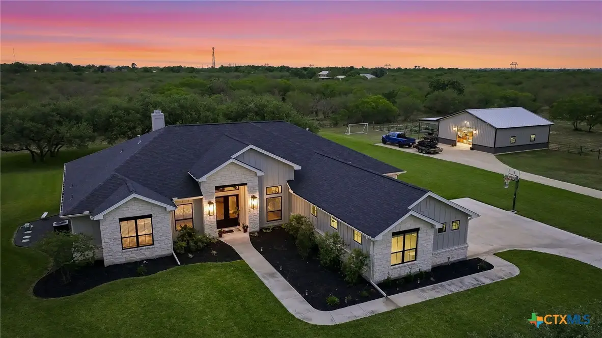 131 Wright Creek, Victoria, TX 77905 - #1