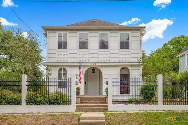 704 W Commercial Street, Victoria, TX 77901