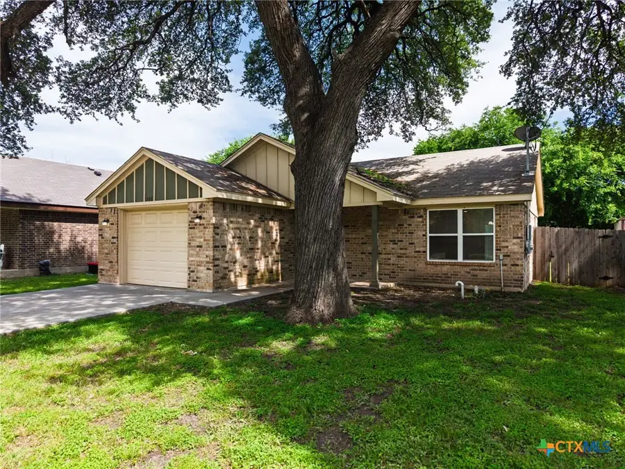 908 E Avenue B, Lampasas, TX 76550 - #2