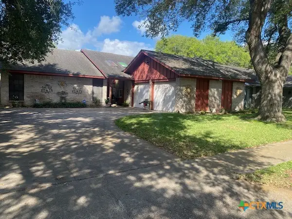 221 Navajo Drive, Victoria, TX 77904