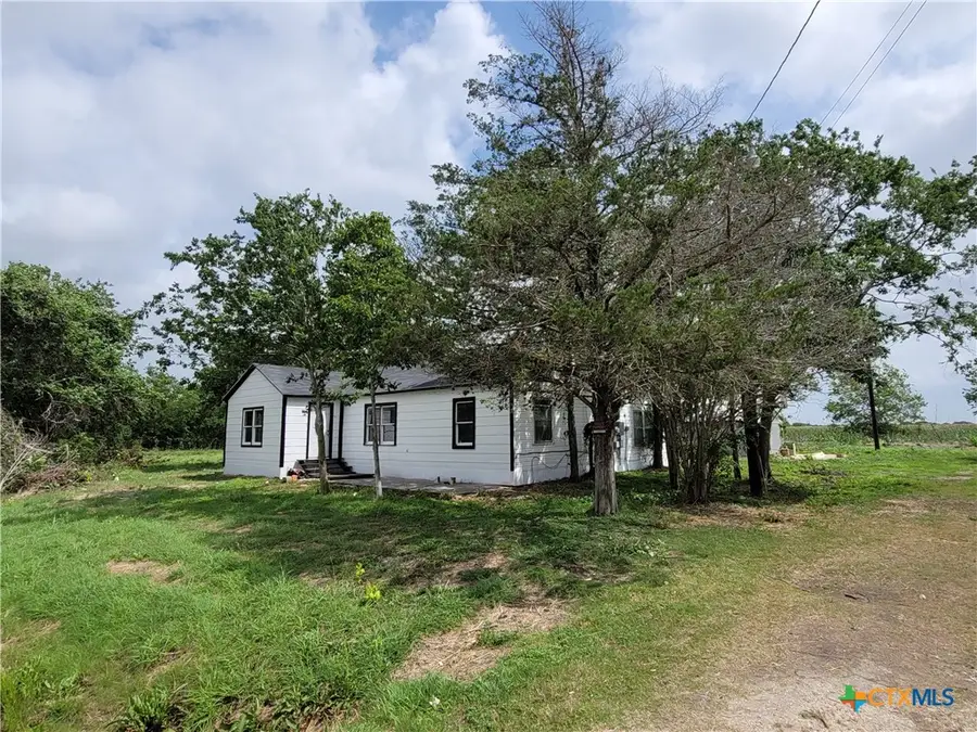 1108 S East Street, Edna, TX 77957 - #2