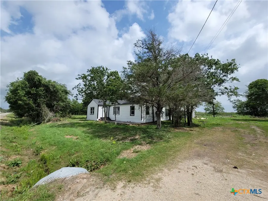1108 S East Street, Edna, TX 77957 - #3