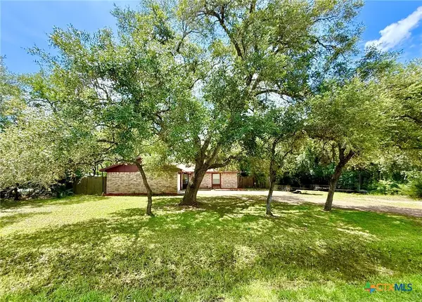 385 Live Oak Drive, Inez, TX 77968