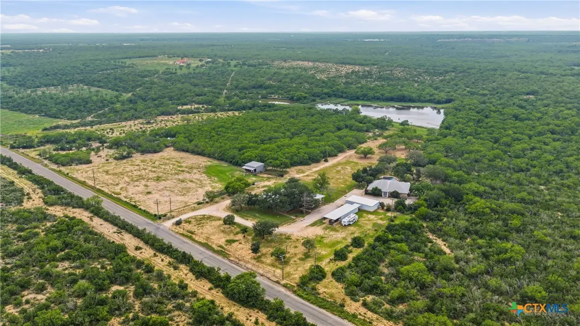 3833 County Road 2880, Bigfoot, TX 78005 - #1