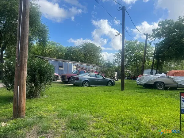 716 S Virginia Street, Port Lavaca, TX 77979