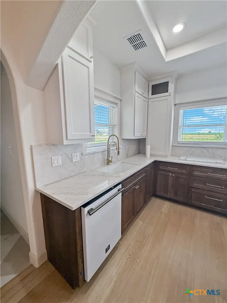 92 Landyns Path, Port Lavaca, TX 77979 - #3