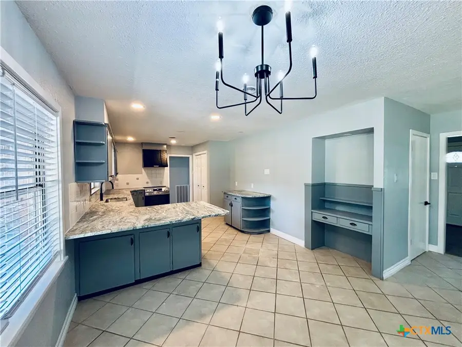 409 Yupon Avenue, Victoria, TX 77901 - #2