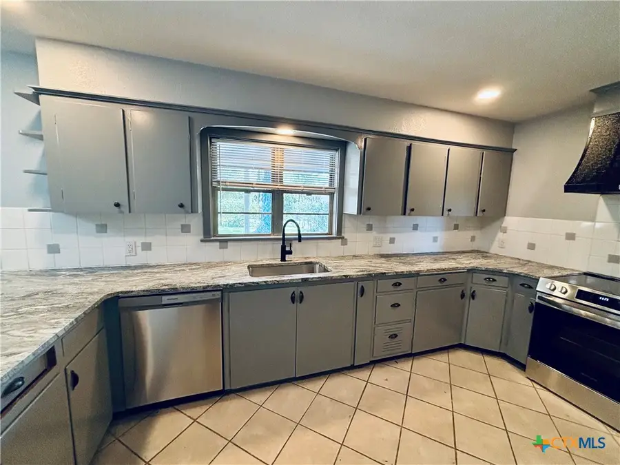 409 Yupon Avenue, Victoria, TX 77901 - #3