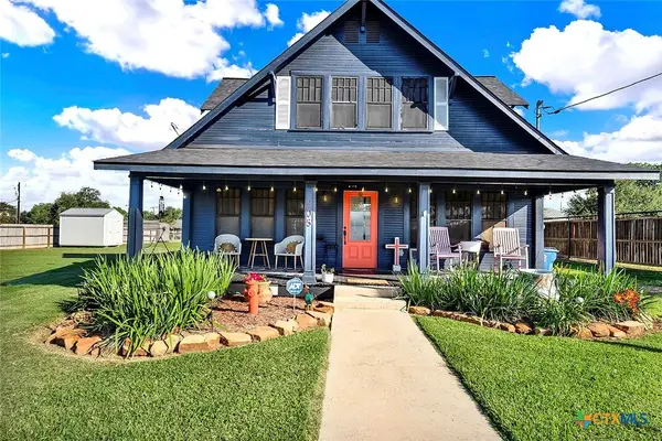 205 Brinkoeter Street, Poth, TX 78147