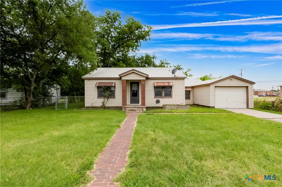 104 E Reagan Avenue, Copperas Cove, TX 76522 - #1