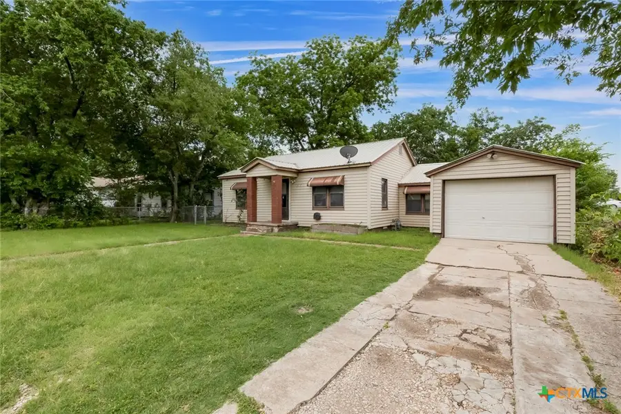 104 E Reagan Avenue, Copperas Cove, TX 76522 - #3