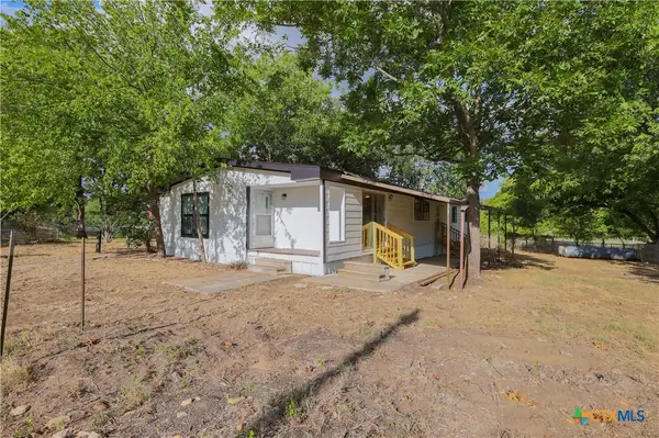 3041 Fm 671, Luling, TX 78648