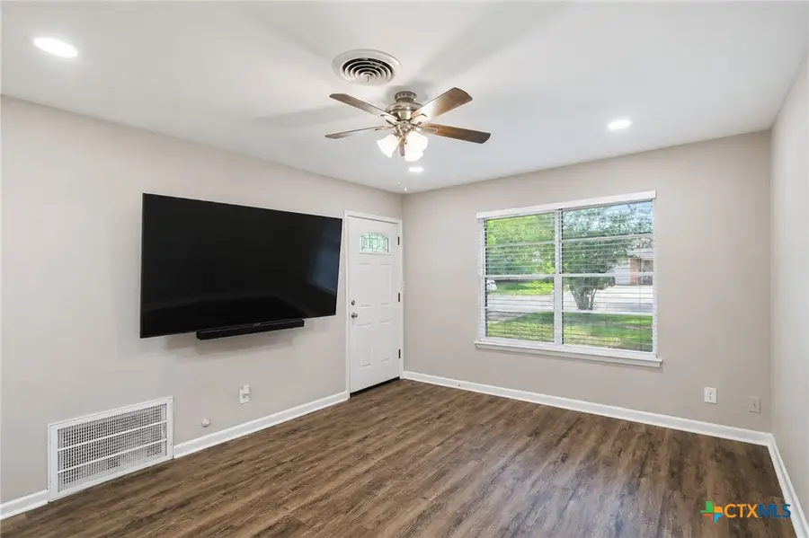 1607 Bexar Avenue, Victoria, TX 77901 - #3