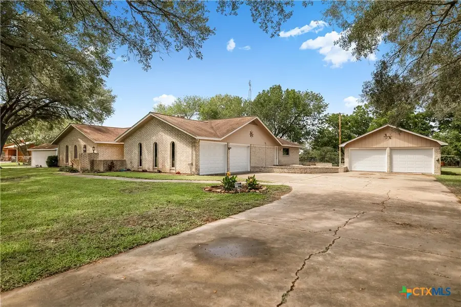 201 Sandra Street, Inez, TX 77968 - #2