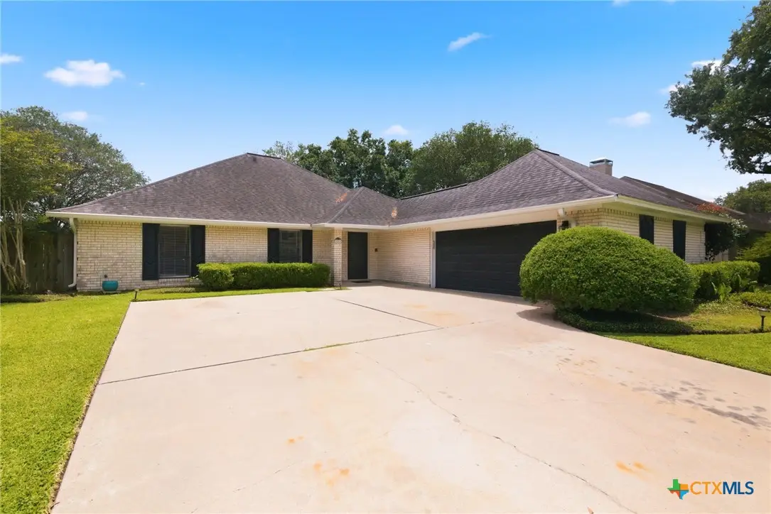 209 Champions Row, Victoria, TX 77904 - #1