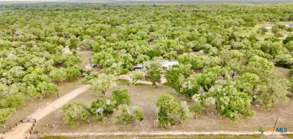 991 County Road 130, Edna, TX 77957