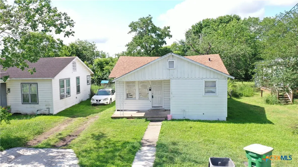 1105 E San Antonio Street, Victoria, TX 77901 - #1