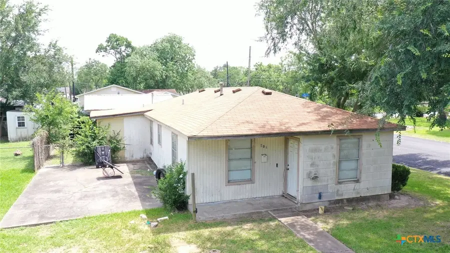 701 E Hiller Street, Victoria, TX 77901 - #2