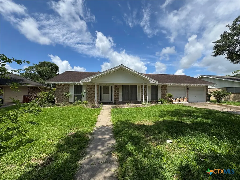 111 Yorkshire Lane, Victoria, TX 77904 - #1