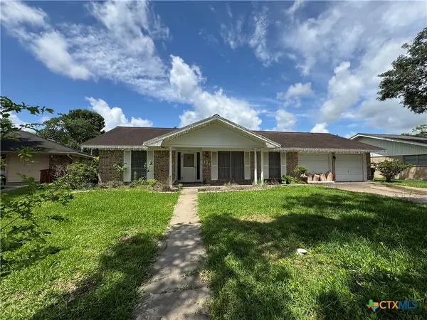 111 Yorkshire Lane, Victoria, TX 77904