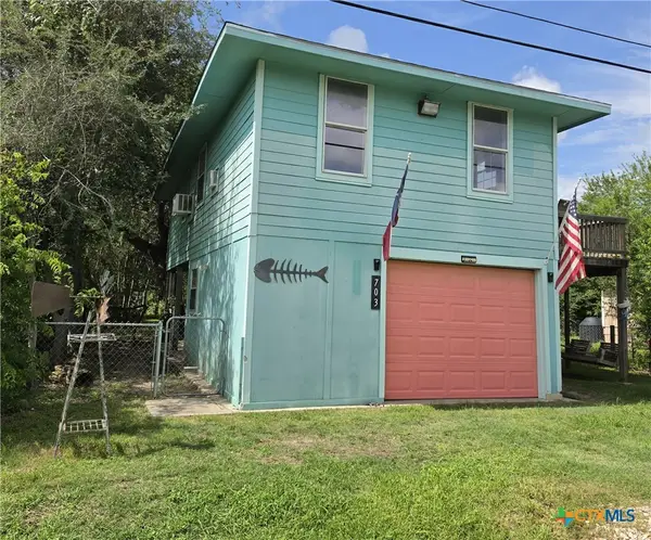703 E Houston Avenue, Seadrift, TX 77983