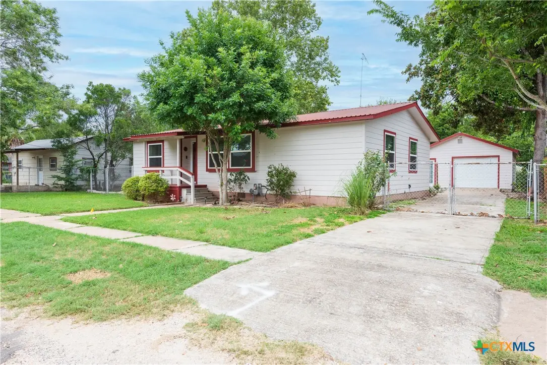 205 N Mesquite Avenue, Luling, TX 78648 - #1