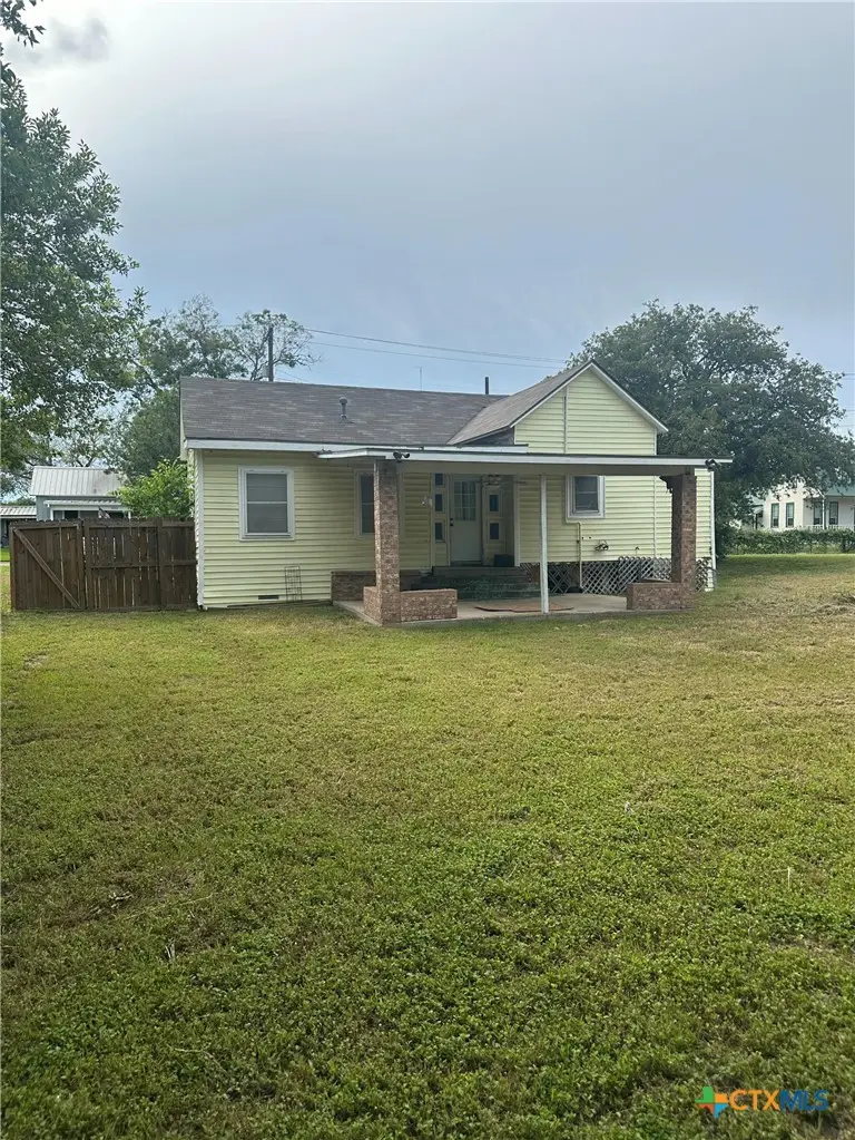 205 S Valley Street, Cuero, TX 77954 - #3