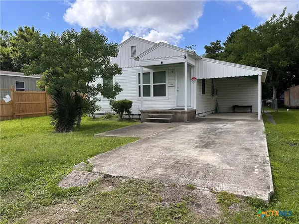 1307 E Mistletoe Avenue, Victoria, TX 77901