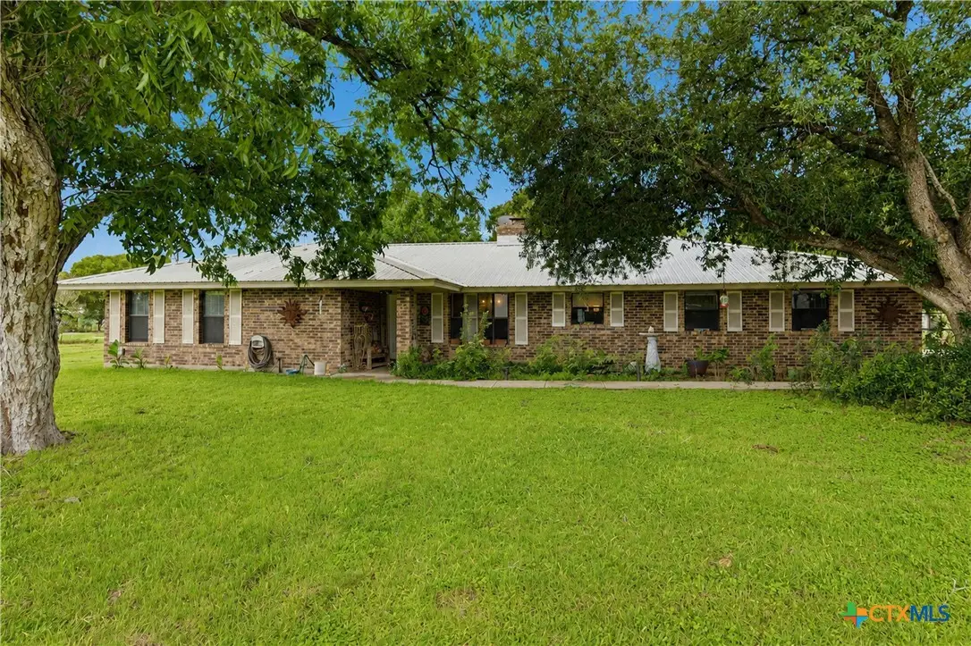 5032 S Santa Clara Road, Seguin, TX 78155 - #1