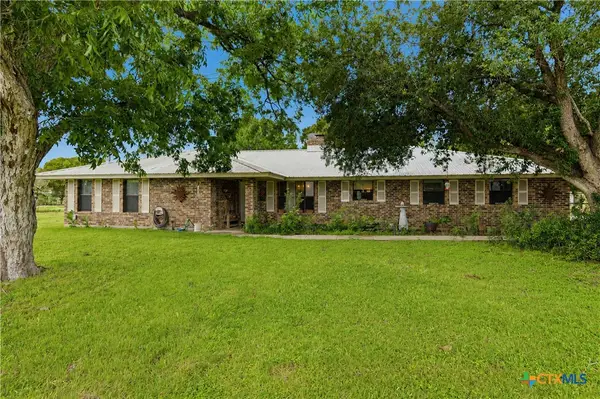 5032 S Santa Clara Road, Seguin, TX 78155