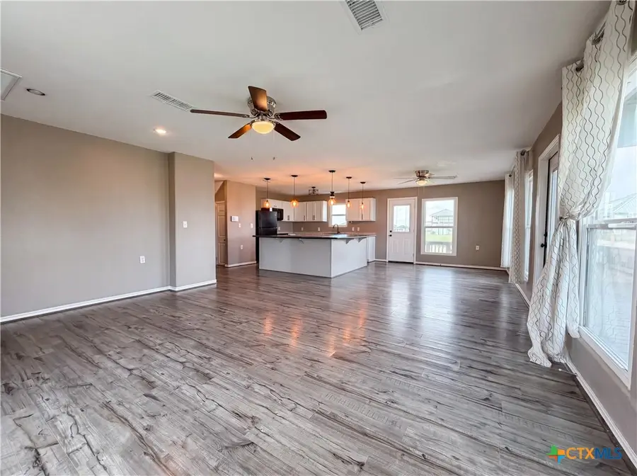 552 S Marshall Johnson Avenue, Port Lavaca, TX 77978 - #3