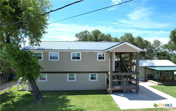 911 W Madison Avenue, Port O'Connor, TX 77982
