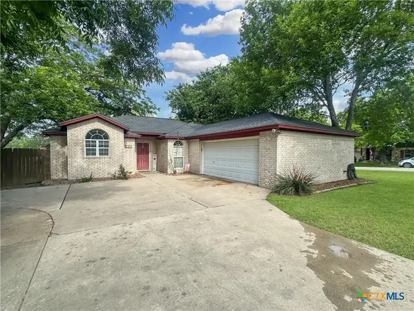 704 S Market Street, Flatonia, TX 78941