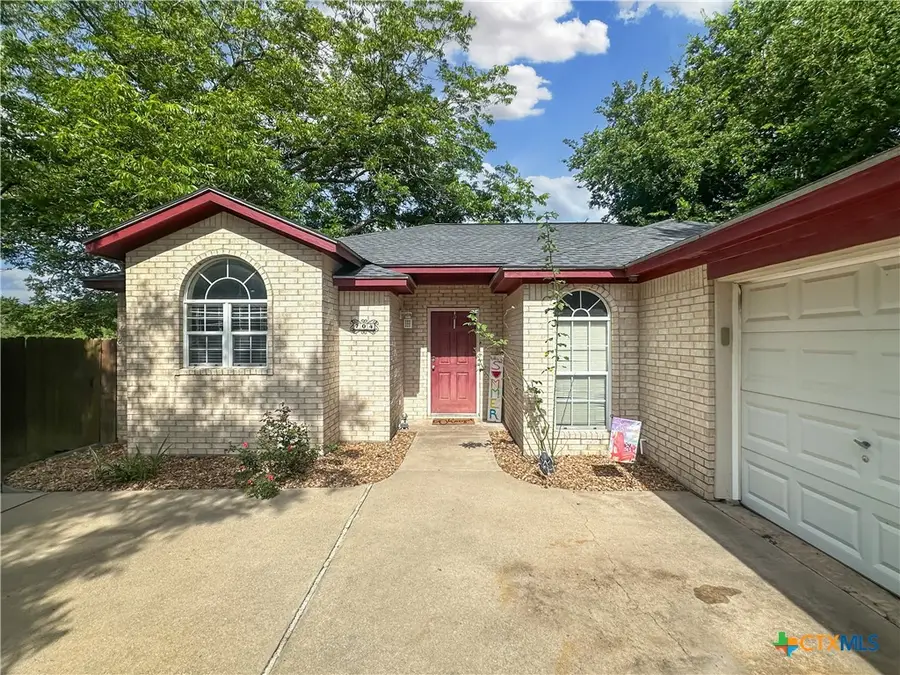 704 S Market Street, Flatonia, TX 78941 - #2